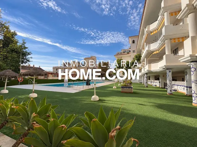 Espectacular apartamento con terraza, piscina y licencia turística en segunda línea de playa en La Carihuela, Torremolinos — 18