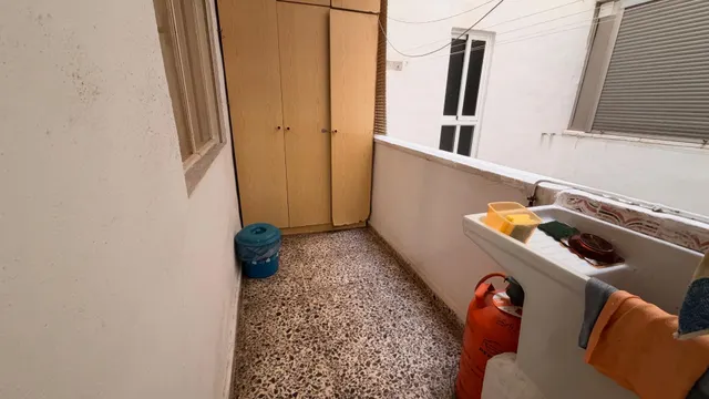 Piso de 3 dormitorios y 2 baños para reformar a 150 m de la Playa del Acequión — 12