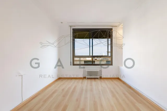 Piso a la venta junto a la plaza del ayuntamiento — 30