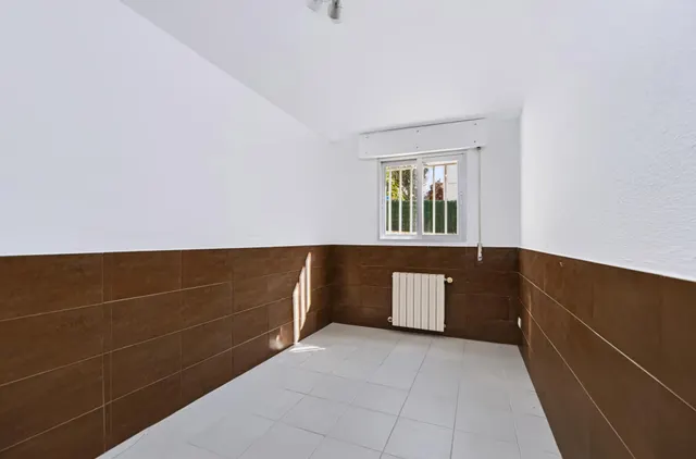 Chalet en pleno centro de Torrelodones, para disfrutar de la comodidad de tenerlo todo cerca sin renunciar al espacio de una vivienda unifamiliar. — 44