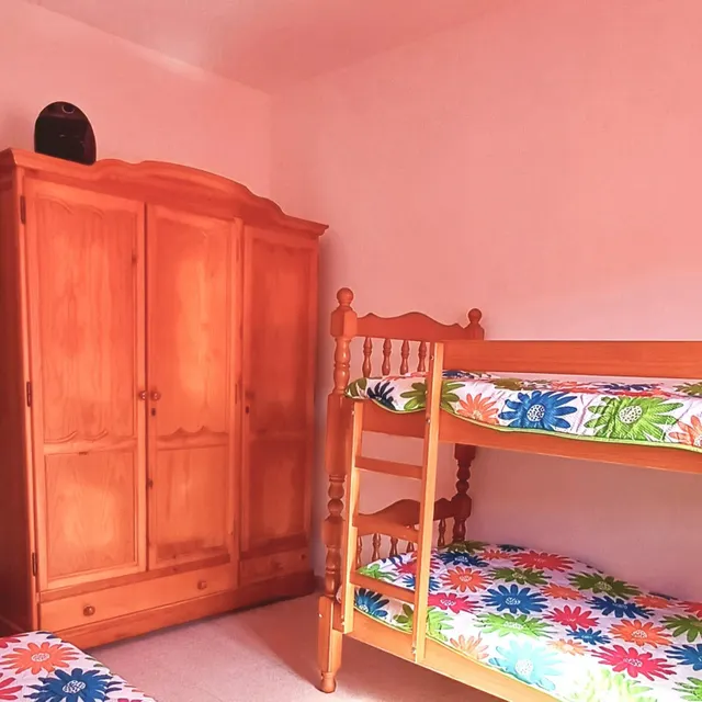 Amplia vivienda en urbanización con aparcamiento y piscina — 38