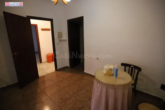 CASA DE PLANTA BAJA EN ESQUINA CON 3 DORMITORIOS UBICADA PRÓ - foto 4