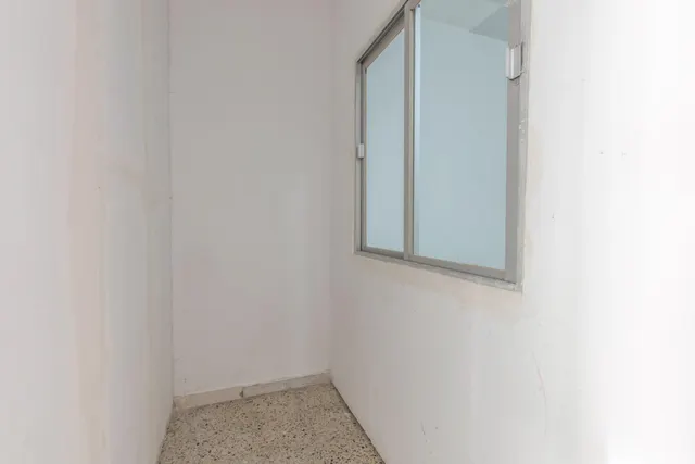 Local comercial junto avda. dilar, zaidin — 26