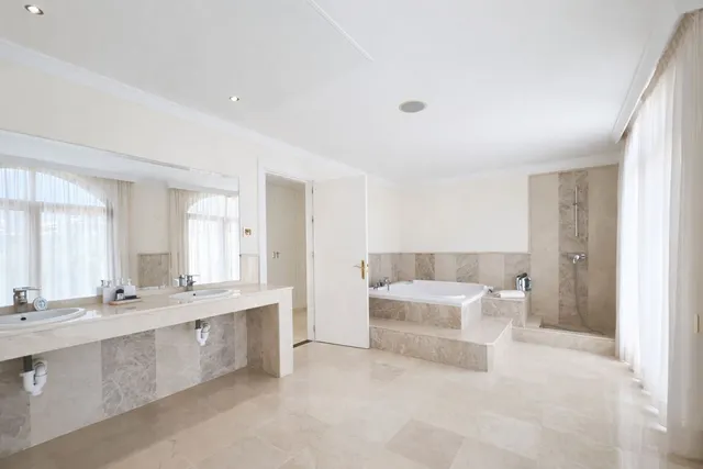Chalet 7 habitaciones 876m² en venta - Costa del Sol — 6