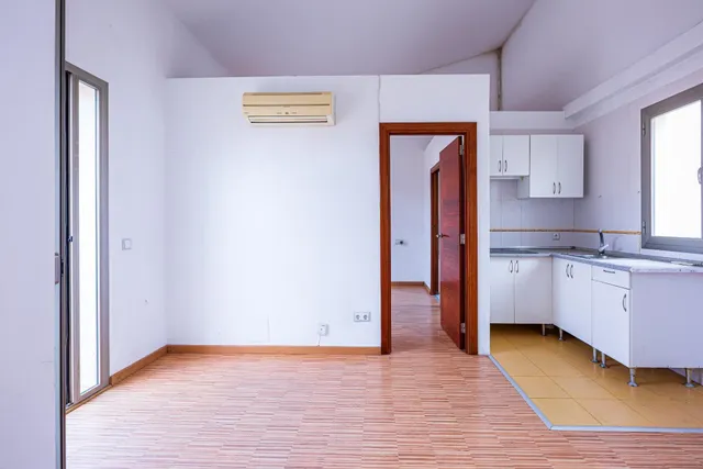 ATICO PARA REFORMAR CON GRAN TERRAZA A 200M DEL MAR — 17