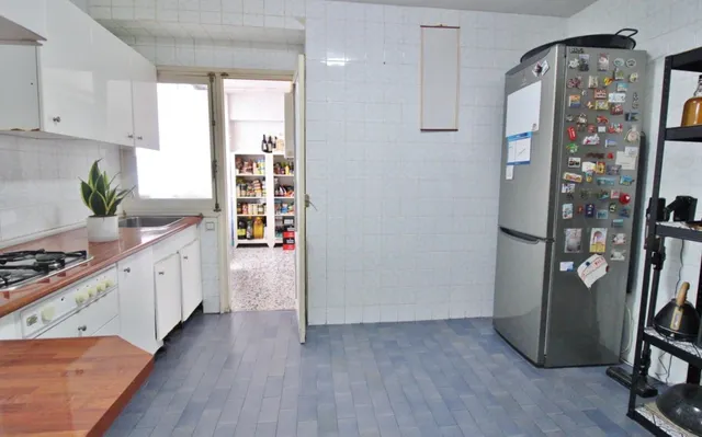¡Oportunidad única de inversión en Alicante! Piso en venta en Calle Pinoso, — 8