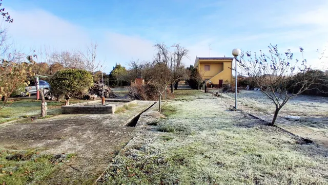 CASA CON TERRENO RÚSTICO VENTA ALMENARA DE TORMES. Urbis te ofrece una casa con terreno rústico en venta en Almenara de Tormes, Salamanca. — 9