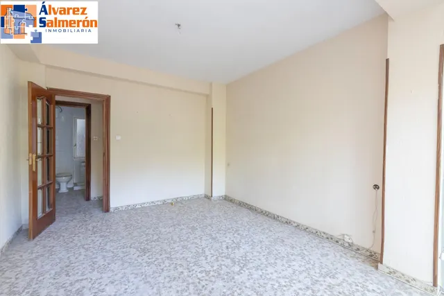 Piso en esquina con terraza y vistas a Plaza Mariana Pineda, Granada — 27