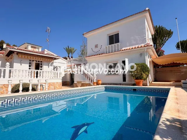 Fantástico chalet independiente con piscina privada en Ciuda