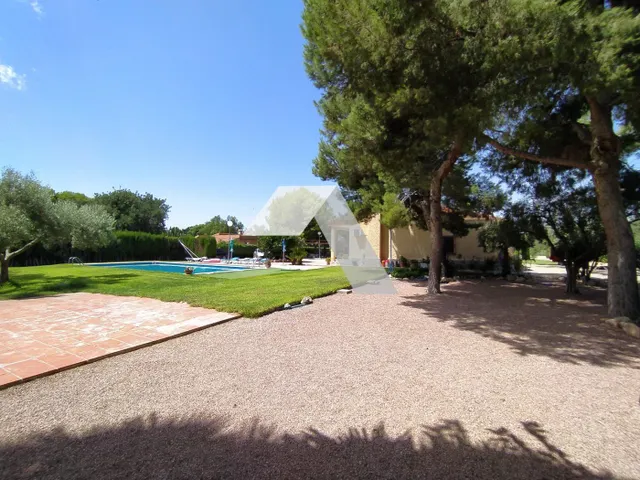 Chalet en venta — 27