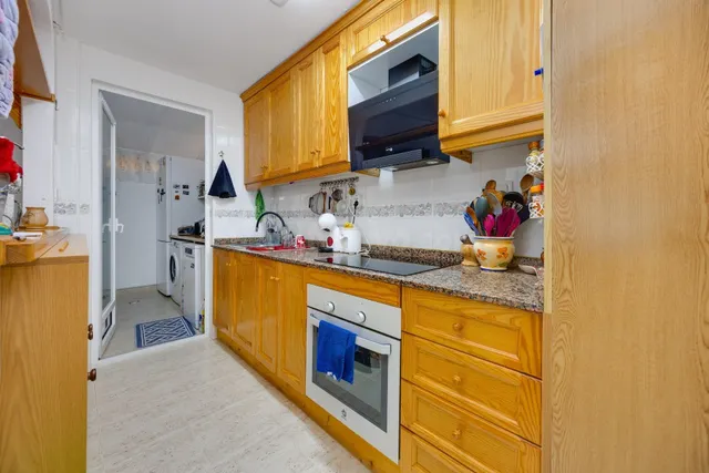 Bungalow de 2 dormitorios y piscina comunitaria en Orihuela Costa — 4