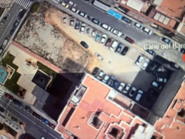 SOLAR URBANO EN L'ALCORA. ESQUINERO A DOS CALLES Y UNA PLAZA - foto 2