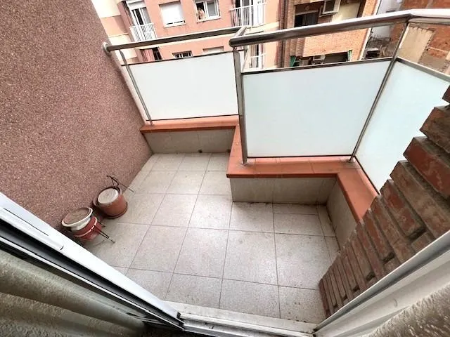 PISO  CON PARKING EN VENTA EN ESPLUGUES , C/ VIDAL I RIBAS — 17