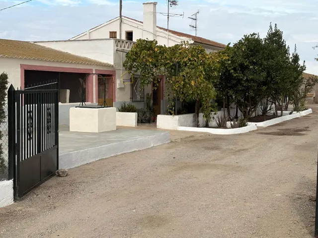 Casa con parcela y apartamento independiente a la venta en L - foto 2