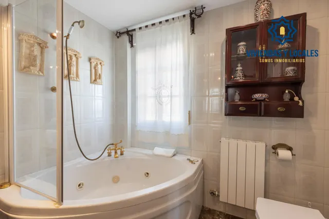 Chalet en venta en La Zubia con Licencia Turística — 28