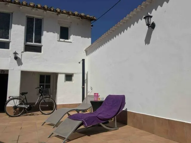 SE VENDE CASA DE DOS PLANTAS EN VALENCIA DE DON JUAN, COCINA, SALÓN, 3 HAB., BAÑO, ASEO Y PATIO. — 11