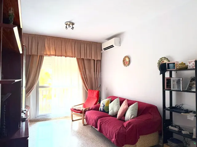 Amplia vivienda de 3 dormitorios con garaje incluida junto a - foto 3