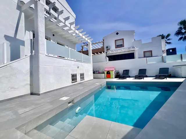 Villa de 5 dormitorios y 4 baños en San Miguel de Salinas (Alicante) — 44