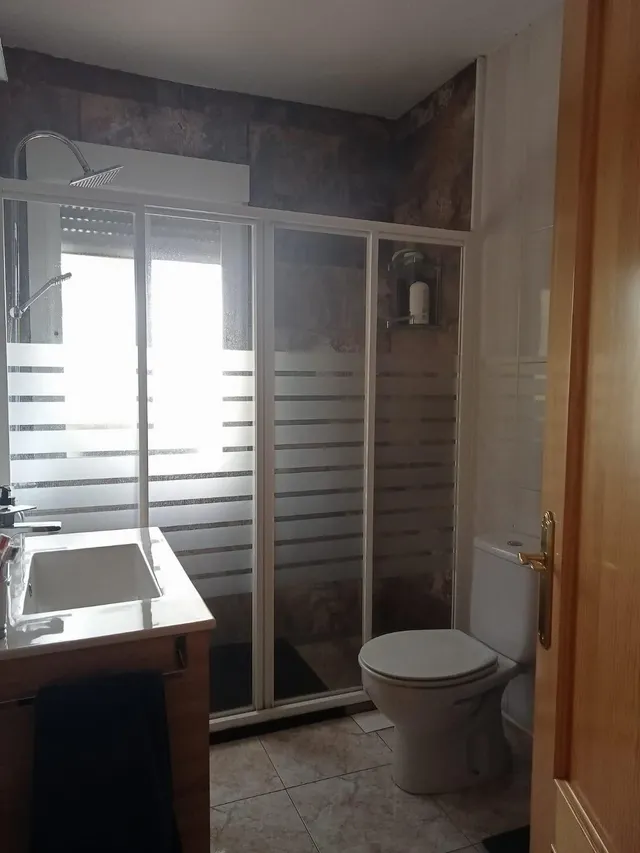 Chalet independiente de una planta con solárium, trastero y jardín consolidado — 6