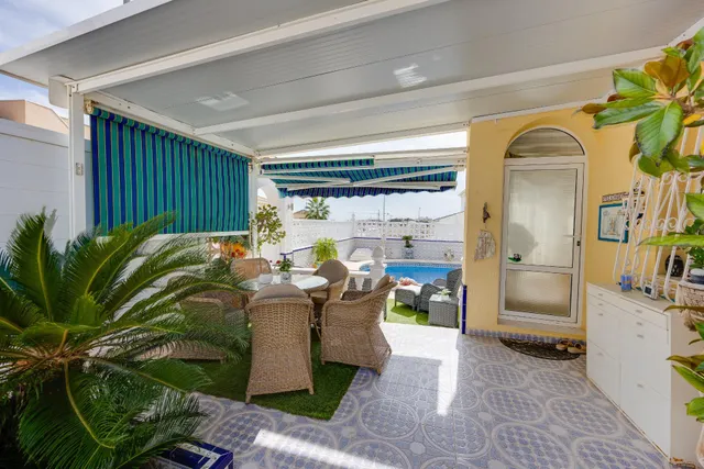 Venta de Villa Independiente con piscina Villamartín Orihuela Costa — 8
