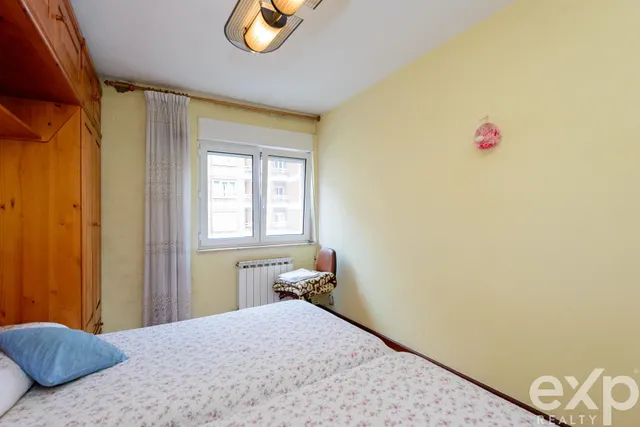 Piso de 3 habitaciones en Oviedo – cocina independiente y excelente potencial — 23