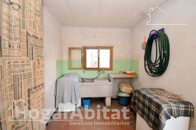 AMPLIA CASA CON LOCAL COMERCIAL, GARAJE Y TERRAZA — 38