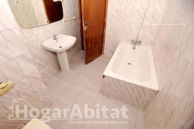 MAGNIFICA CASA CON TERRAZA Y LOCAL COMERCIAL EN EL CENTRO — 39