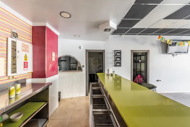 Se Vende Local Comercial Bar-Cafetería Calle Almería 9 — 14