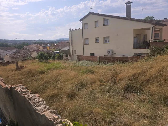 Solar muy céntrico ideal para edificar tres pisos i pk
