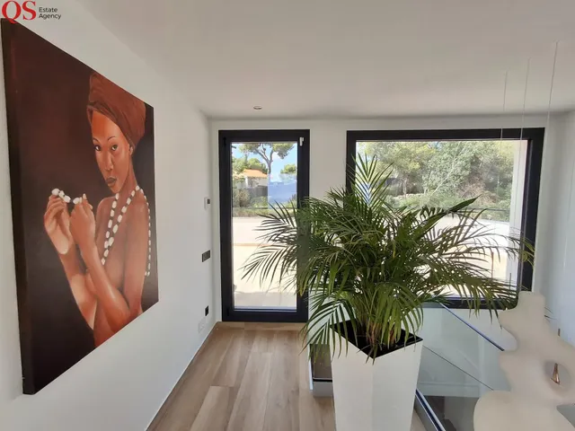Villa contemporánea con piscina y vistas panorámicas al mar en Cunit — 32