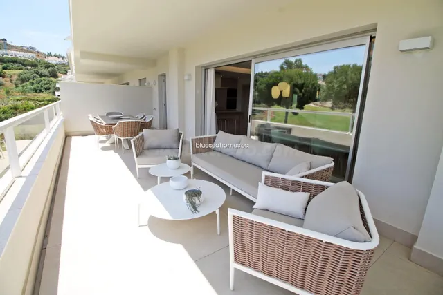Venta de piso con dos dormitorios en Mijas Costa, Málaga, Co - foto 2