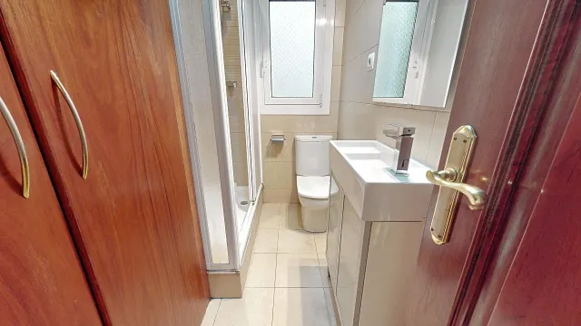 Vivienda en quinta planta con vistas panorámicas, luminosa, con 5 amplias habitaciones. — 34