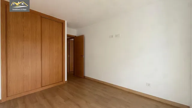 Chalé adosado, con terraza 30m , jardín 70m , garaje para 2 coches. 5 habitaciones. 3 baños. Cocina salón comedor de 35 m2. Magnificas vistas. Muy soleados — 29