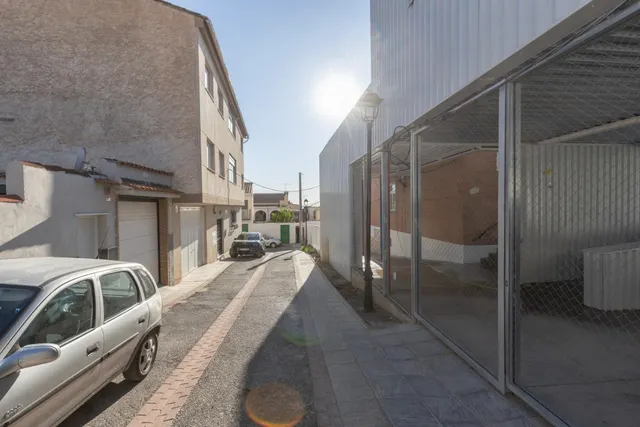 Edificio con dos viviendas en Jun — 21