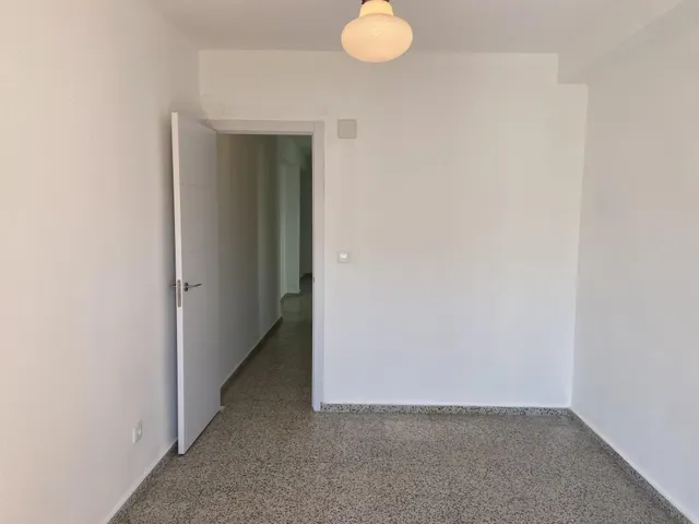 Piso en Avenida Almogávares. Tres dormitorios. Dos terrazas. — 14