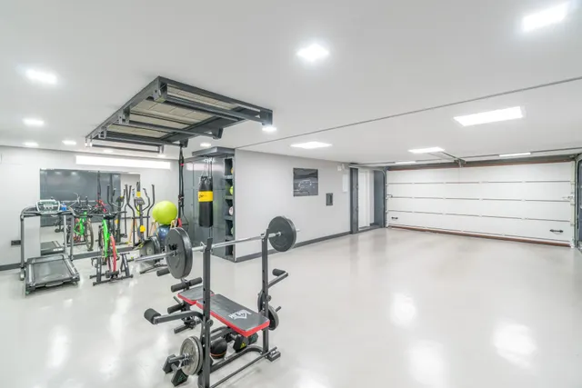 ¡Descubre el hogar de tus sueños en este espectacular chalet independiente! — 31
