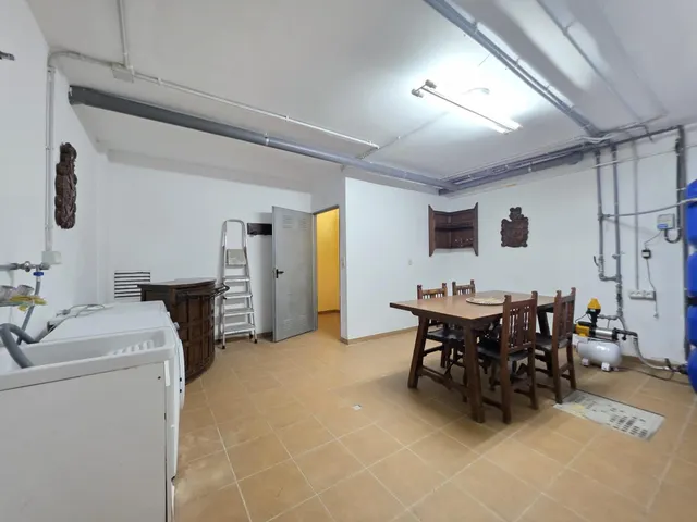 Chalet esquinero adosado en Vilafortuny — 10