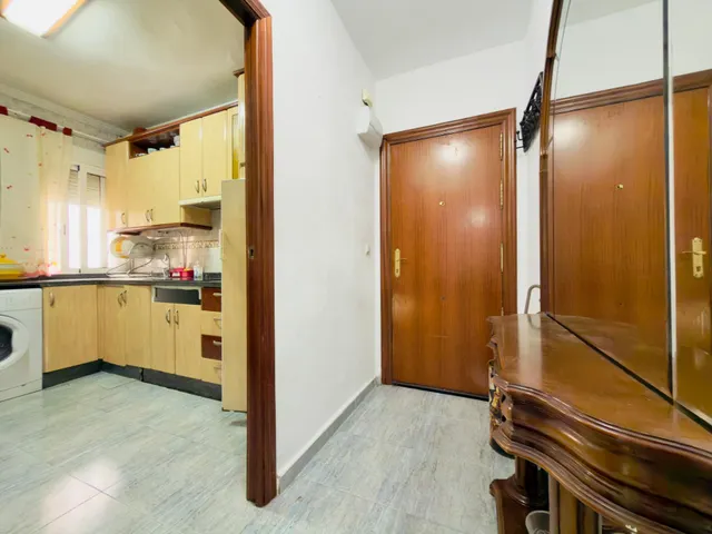 Amplio piso con terraza, 3 dormitorios y posibilidad de 4 en Av. Barcelona – Viñuela – Rescatado — 14