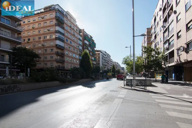 A6100J6. Plaza de garaje en camino de Ronda, junto Gimnasio Yo10 — 9