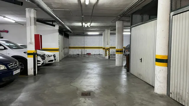 Plaza de Garaje en Santo Entierro - ¡Oportunidad Perfecta! - foto 2