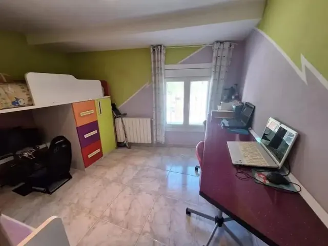 Casa con piscina privada, terrazas y posibilidad de garaje en el centro de Castellar del Vallès — 16