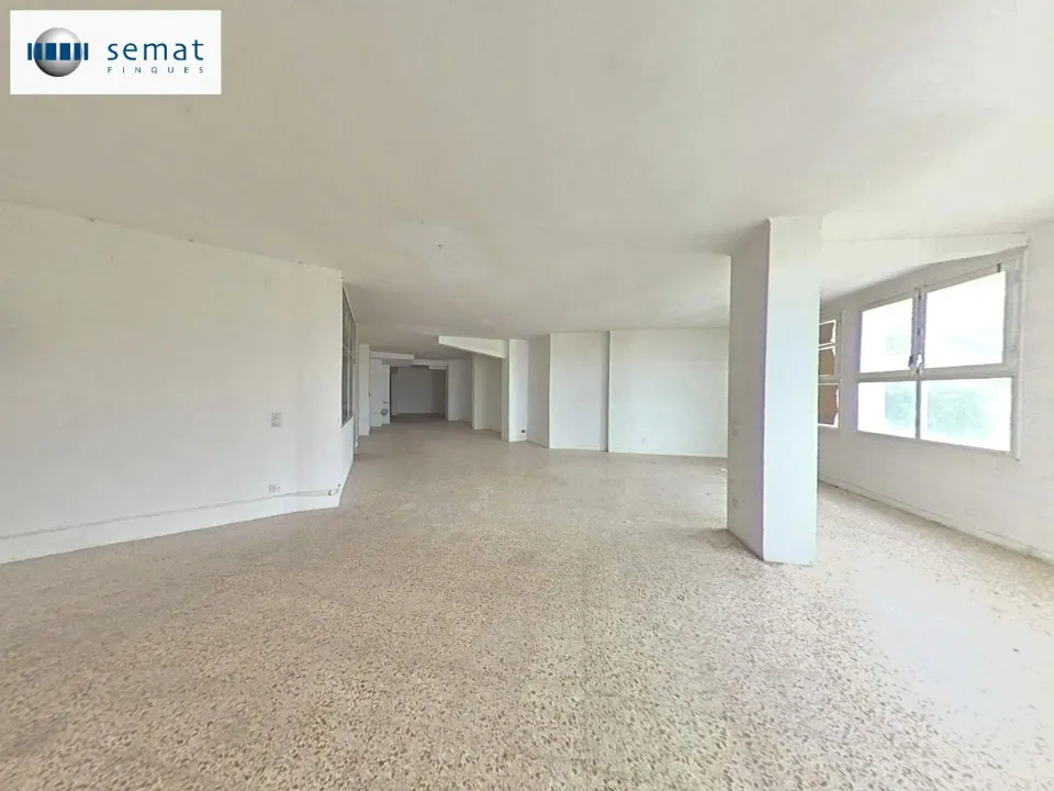 Compra o alquila este local comercial en la mejor zona de Cervera