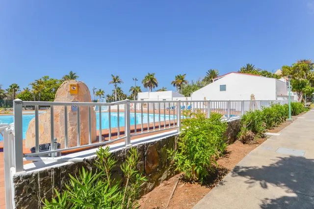 Chalet adosado: Amplio, luminoso y con terraza espectacular 