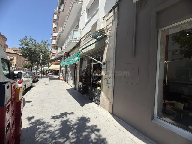 Local en la misma calle Alhamar — 3