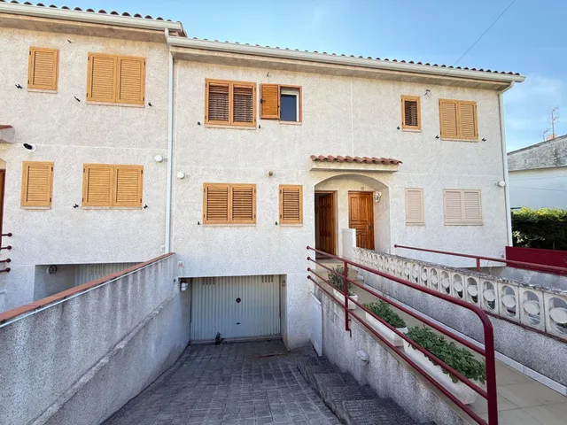 Magnífica casa adosada de 3 habitaciones, jardin privado de 30m2 y con piscina comunitaria — 28