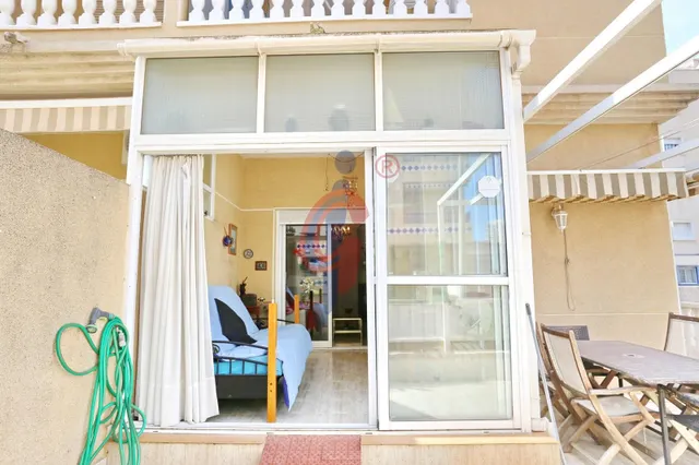 Planta baja en venta en el centro de Guardamar del Segura con gran terraza privada y piscina comunitaria — 9