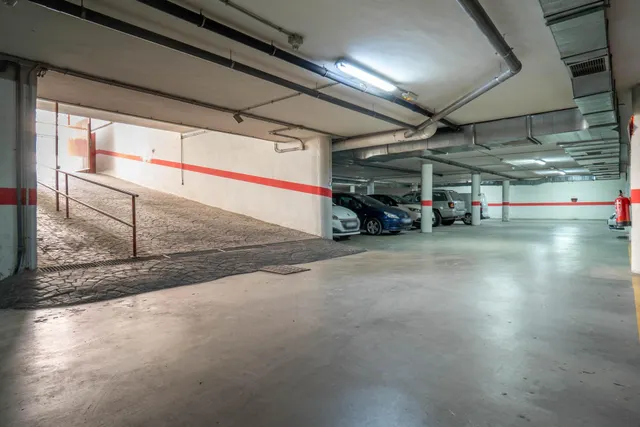 PISO EN LAS GABIAS JUNTO AL METRO — 35