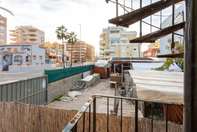 Vive el mar desde casa: parcela exclusiva en primera línea de playa en Xeraco — 34