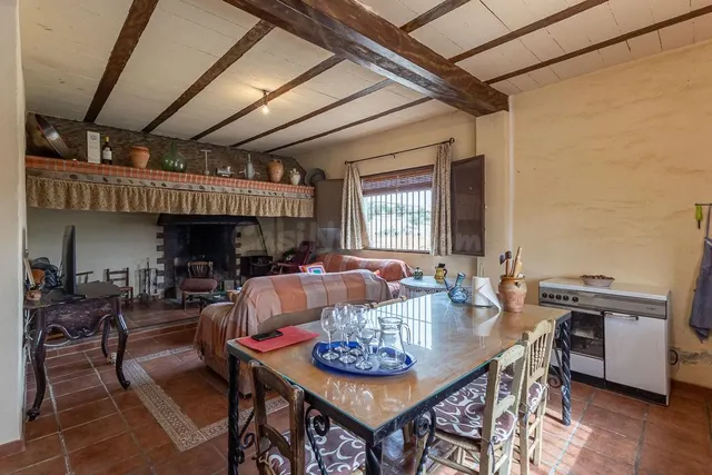 Encantadora Villa de Campo con Piscina, 34.085 m2 de Terreno - foto 4