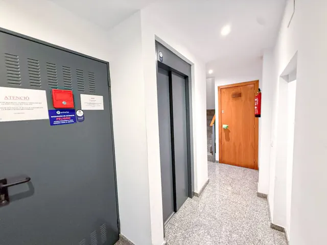 Piso de 2 dormitorios con ascensor en Figueres — 48